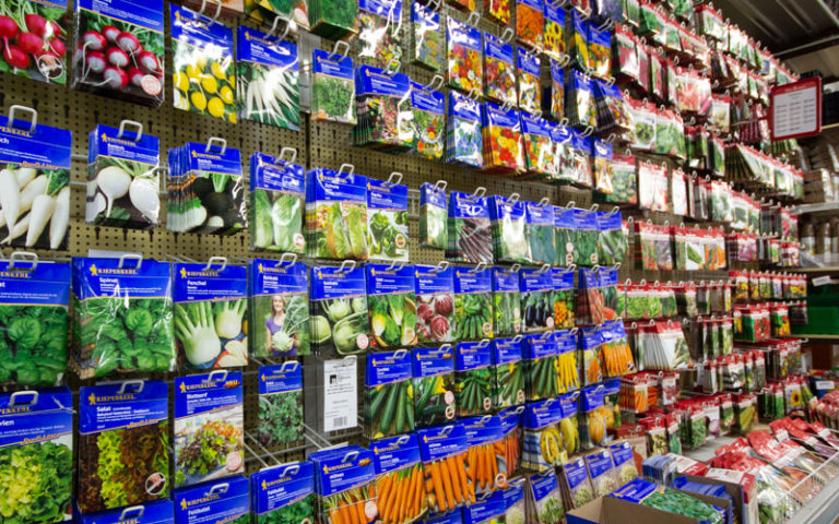 Sortiment Gartenbedarf Werkzeuge Lebensmittel